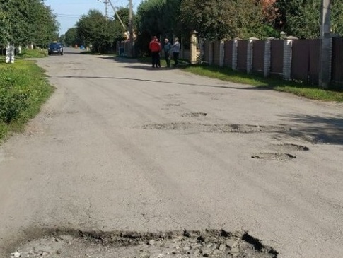 У Луцьку просять полагодити дорогу, яку не ремонтували 30 років