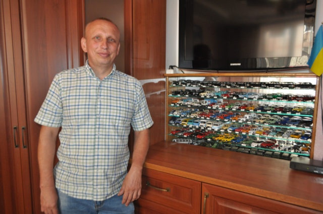На Волині викладач зібрав 300 колекційних моделей автомобілів