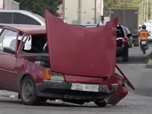 Відомий стан травмованих в аварії у Луцьку людей, яких вирізали з понівеченого авто