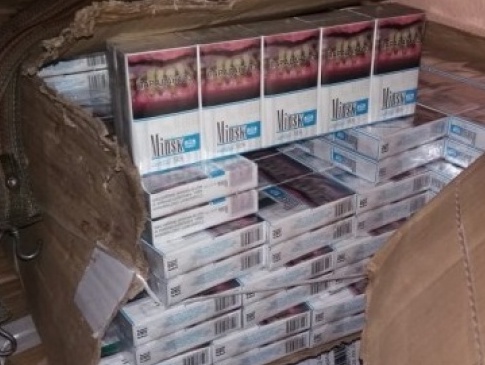 Волинські прикордонники виявили пакунки з контрабандними цигарками