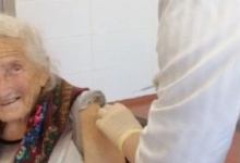 91-річна рівнянка вакцинувалася від коронавірусу