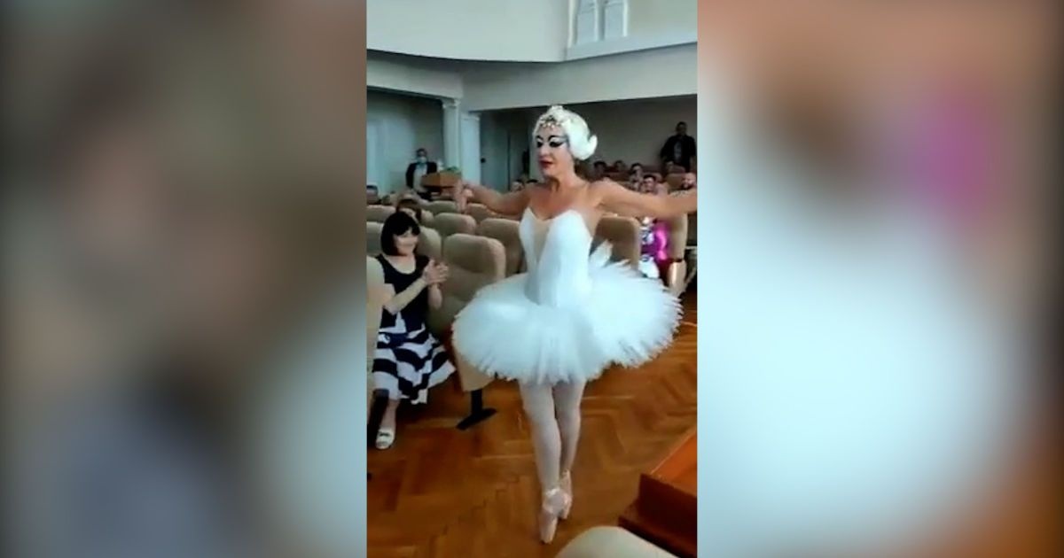 На Одещині чиновниця станцювала балет на дні народження мера