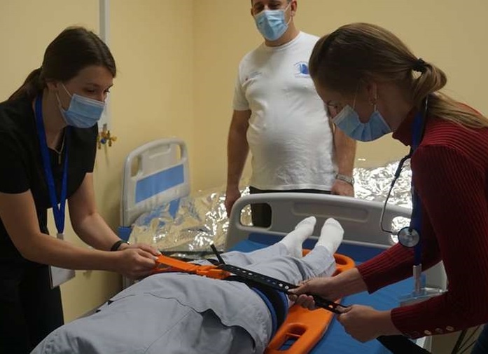 У Луцьку в лікарні медиків вчать надавати допомогу по-європейськи