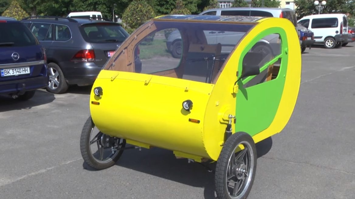 На Рівненщині винахідник створив триколісний автомобіль