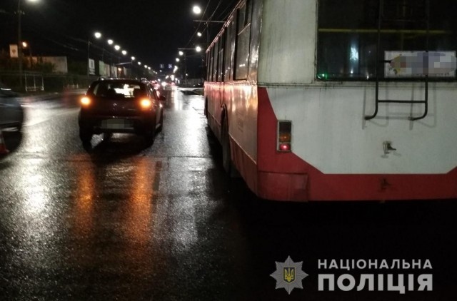 У Луцьку авто збило водія тролейбуса