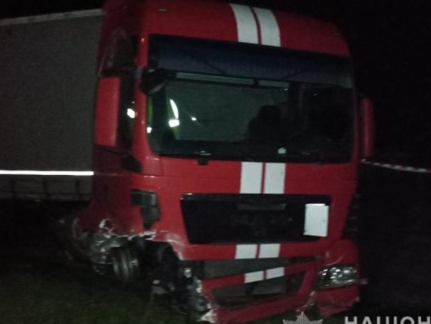 Біля Луцька загинув водій легковика, який в'їхав у вантажівку