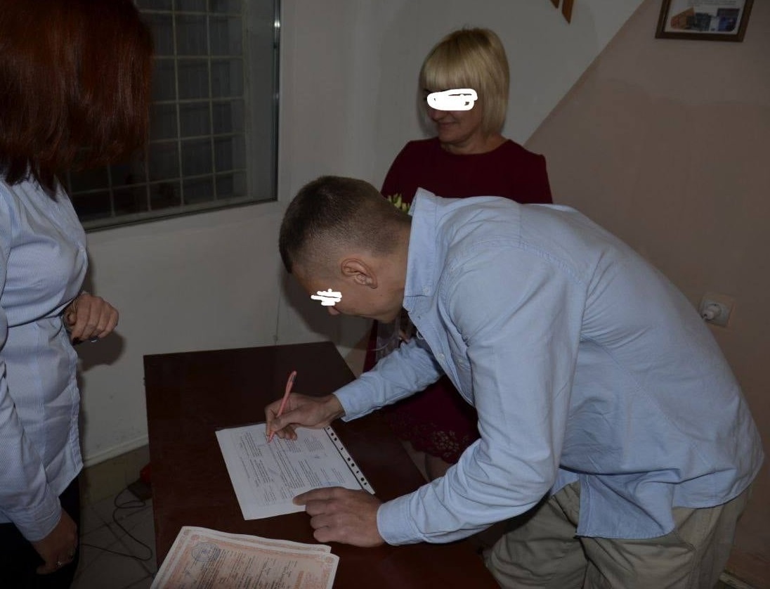 Довічно засуджений українець одружився в колонії