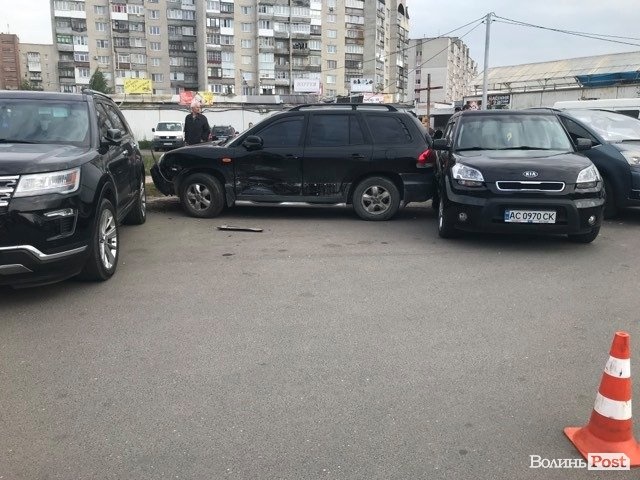 У Луцьку через п'яного водія в ДТП потрапили 7 авто