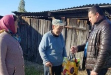 У громаді на Волині 60 людей похилого віку отримали подарунки