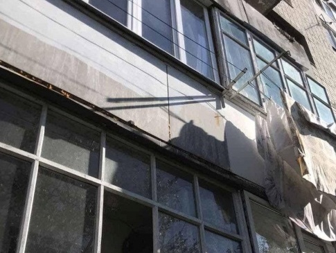 На Рівненщині з балкона 3-поверху зіштовхнули жінку