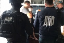 У Луцьку майор поліції продавав наркотики та психотропи