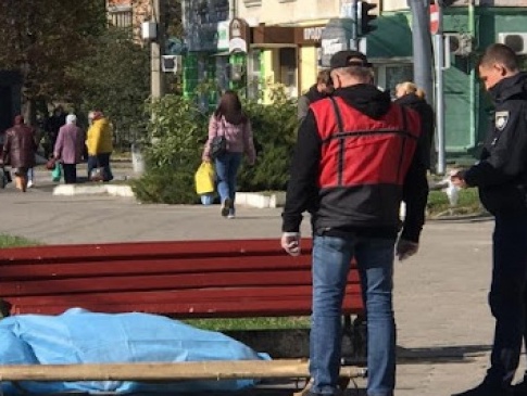 У Луцьку посеред вулиці виявили мертвого чоловіка
