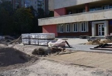 Площу перед РАЦСом у Луцьку готують до вкладання гранітного каменю