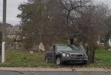 Моторошне відео аварії на Волині, де водій збив жінку і вилетів з авто