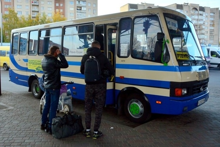 У Луцьку автобуси не вийшли на рейс через нові правила
