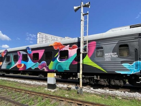 Художник з Луцька розмалював вагон потяга «Укрзалізниці»