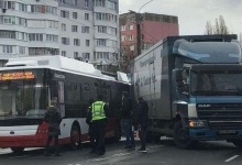 У Луцьку не розминулися тролейбус і вантажівка