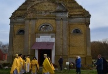 На Волині православні ченці відновлюють католицький костел