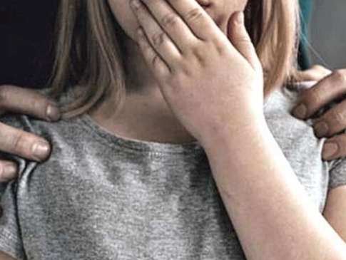 На Рівнещині 13-річна дівчинка завагітніла від вітчима-ґвалтівника