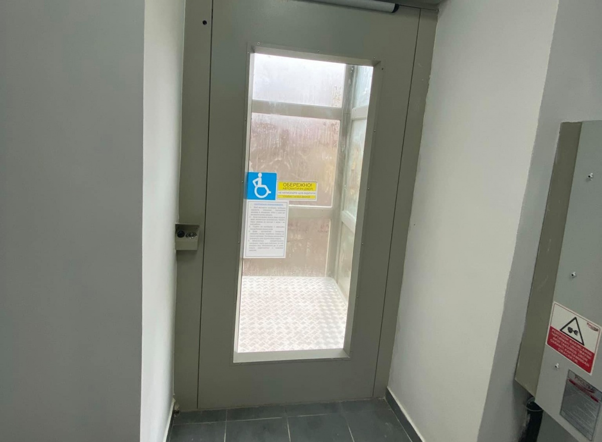 У лікарні на Волині встановили ліфт для людей з інвалідністю