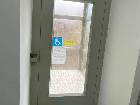У лікарні на Волині встановили ліфт для людей з інвалідністю