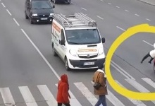 Збила жінку на переході: показали відео моменту ДТП у Луцьку
