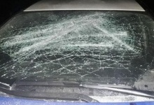 На Рівненщині домашній тиран напав на копів та потрощив їх авто