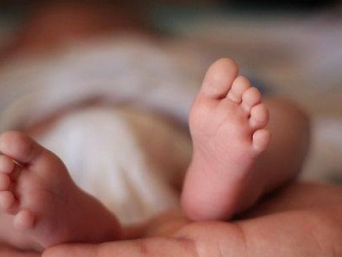 На Рівненщині 28-річна жінка народила вдома