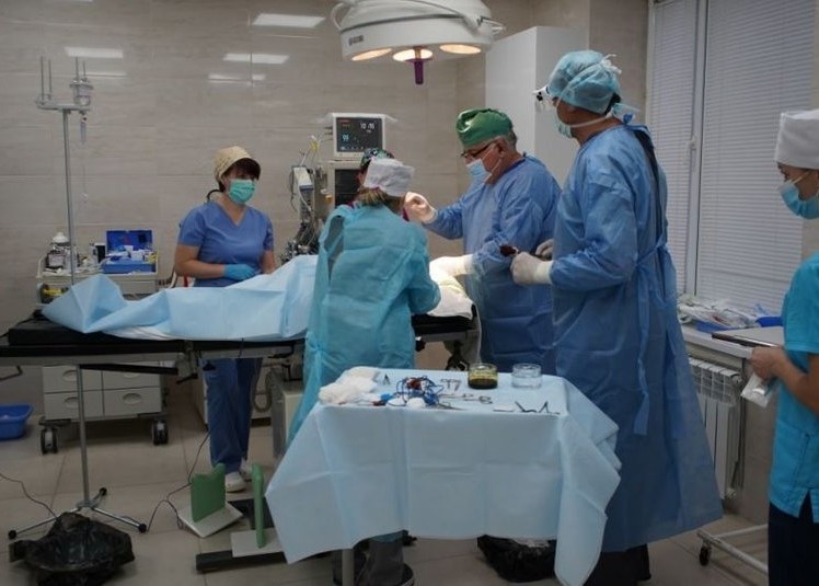 У Львові німецький хірург безкоштовно прооперує 20 дітей з вродженими вадами