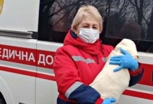 На Дніпропетровщині жінка народила шосту дитину у кареті «швидкої»