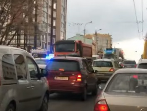 У Луцьку водій ВАЗу мало не злетів з мосту: подробиці ДТП
