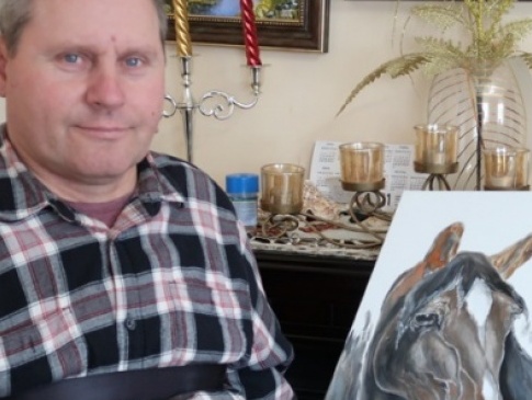 Чоловіка з Рівненщини у 43 роки паралізувало, а у 50 він став художником