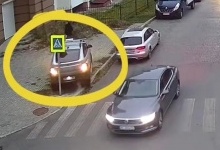 У Луцьку водій збив дорожній знак і втік