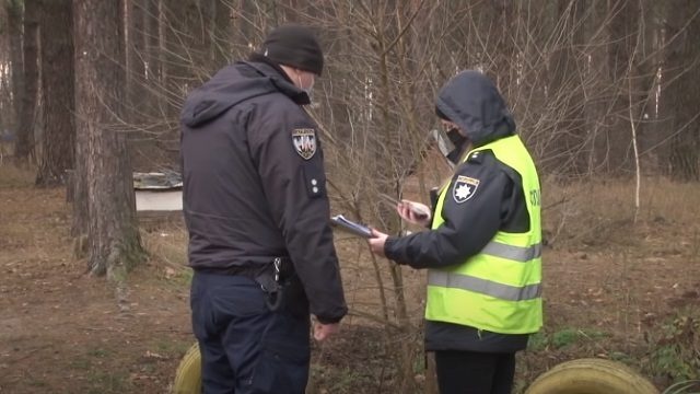 Біля Києва неподалік лікарні знайшли напівоголене тіло жінки