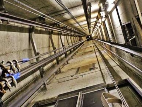 На Харківщині з 8-поверху зірвався ліфт з людьми