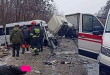 На Чернігівщині маршрутка врізалася у вантажівку: 11 загиблих