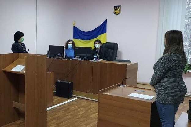 В Україні суд скасував наказ про відсторонення невакцинованої вчительки від роботи