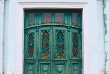 У Луцьку відреставрують історичні «зелені» двері
