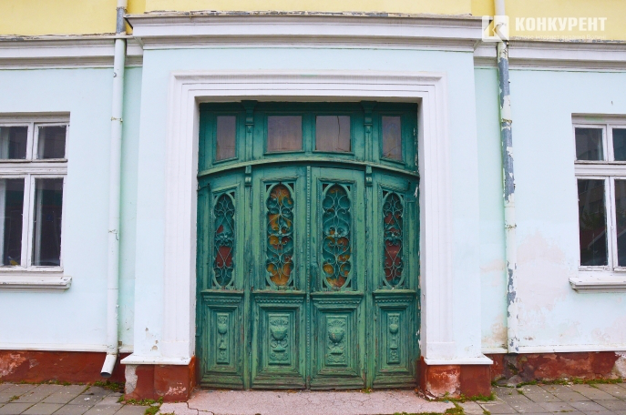 У Луцьку відреставрують історичні «зелені» двері