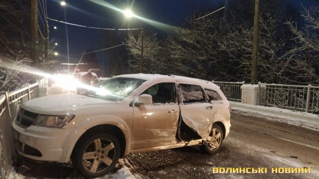 Показали момент подвійної аварії за участі водійки БМВ у Луцьку