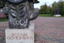 У місті на Волині вандали розписали пам'ятник князю