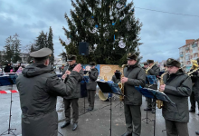 У місті на Волині новорічну ялинку відкрили з оркестром