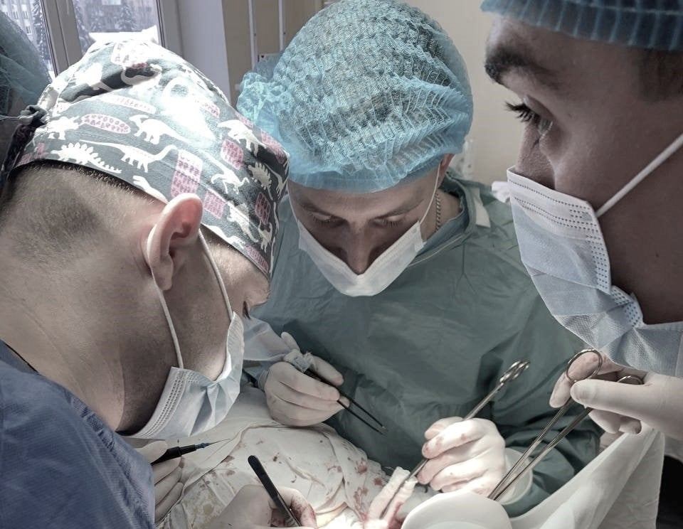 Волинські хірурги провели надскладну операцію на сонній артерії