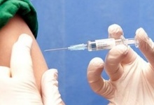 На Волині перша людина отримала бустерну дозу вакцини