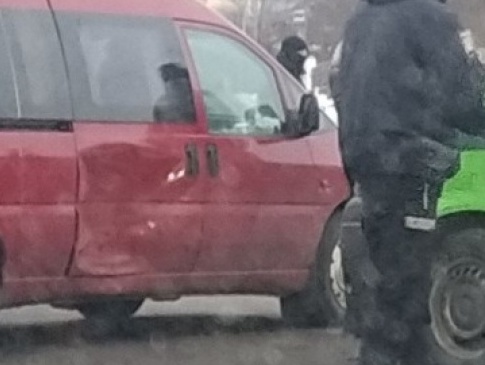 У Луцьку авто інкасаторів потрапило в ДТП