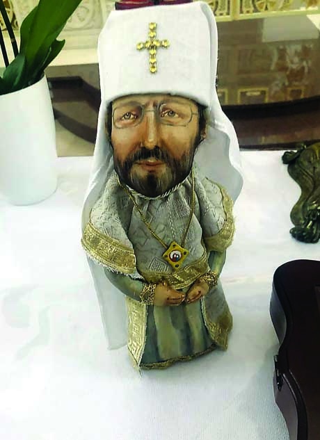 Таким лялькарка  зобразила предстоятеля УГКЦ Святослава