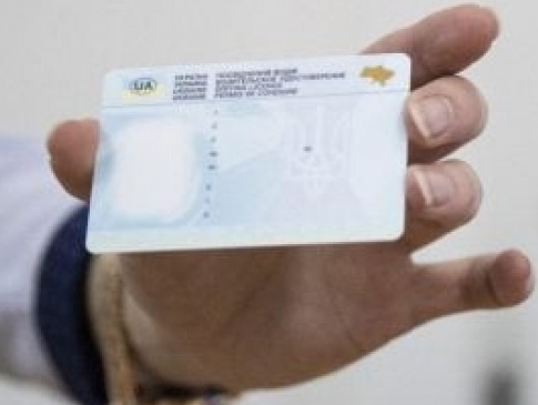 В українських водійських посвідченнях з’явилися нові позначки