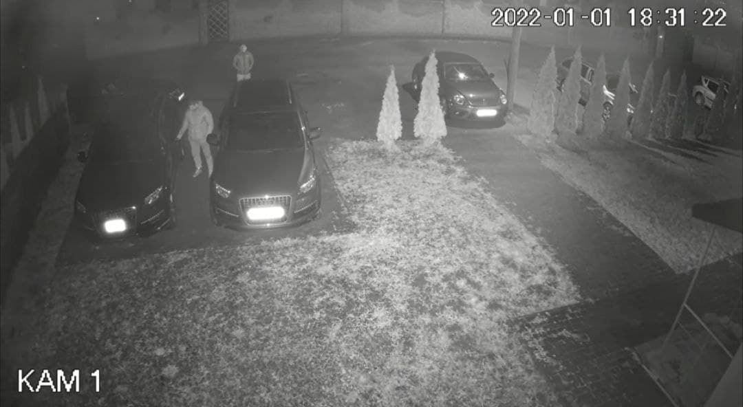 Показали кадри викрадення дорогого авто в елітному селі під Луцьком