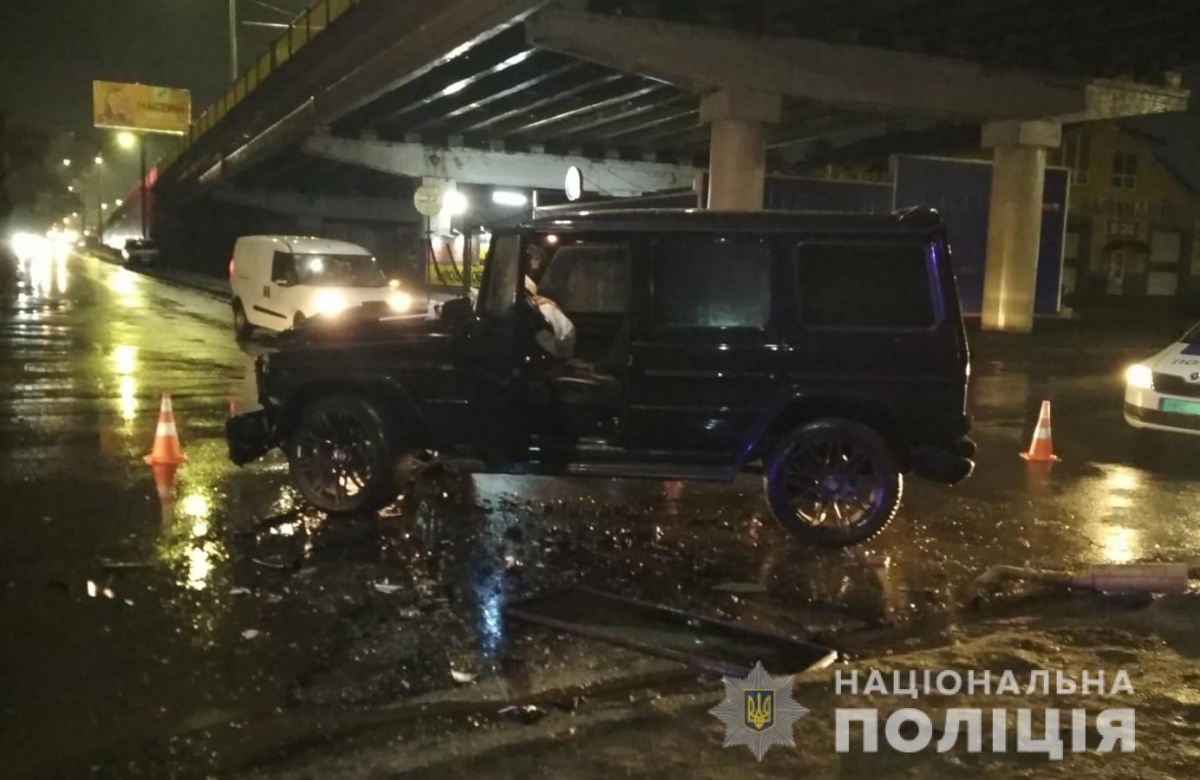 Поліція вивчає обставини аварії у Луцьку за участі елітного авто та маршрутки
