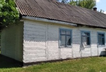 На Волині громада продає старий сільський клуб